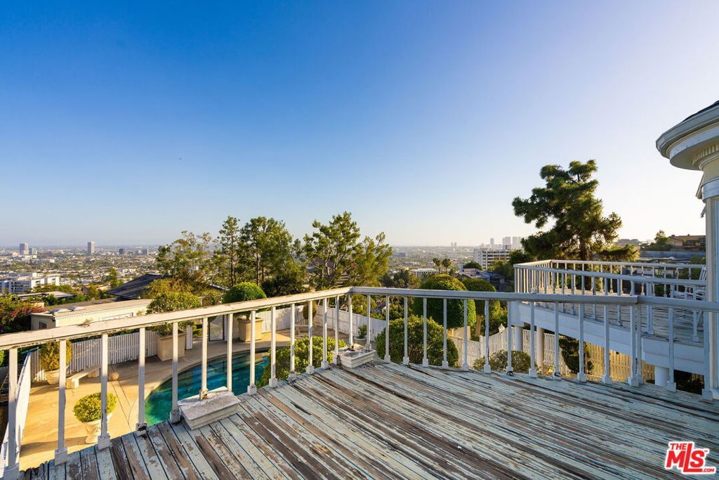 Image 33 of property listing at 1350 Belfast Drive, Los Angeles, CA 90069