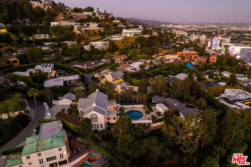 Image 54 of property listing at 1350 Belfast Drive, Los Angeles, CA 90069