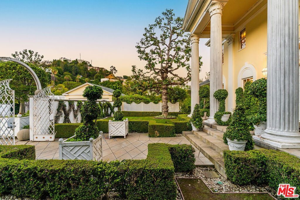 Image 8 of property listing at 1350 Belfast Drive, Los Angeles, CA 90069