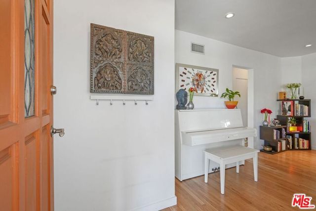 5507 Van Noord Avenue, Van Nuys, CA 91401