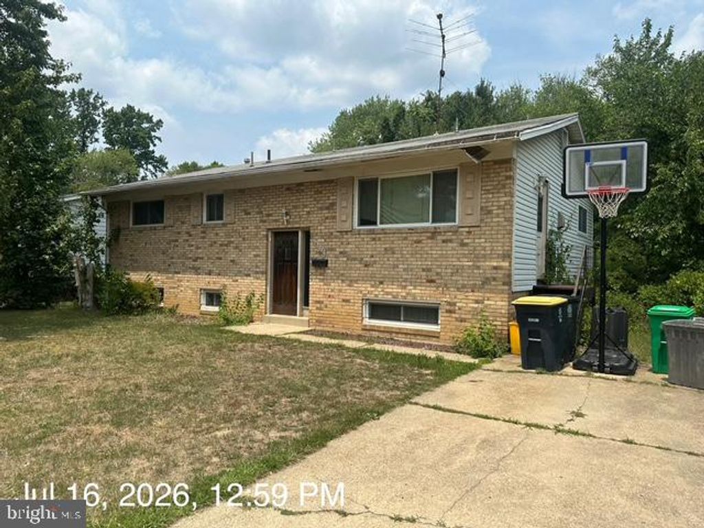 6002 LADD RD, Suitland, MD 20746