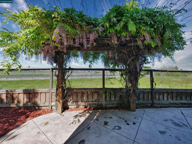 236 Comeabout Circle, Pittsburg, CA 94565