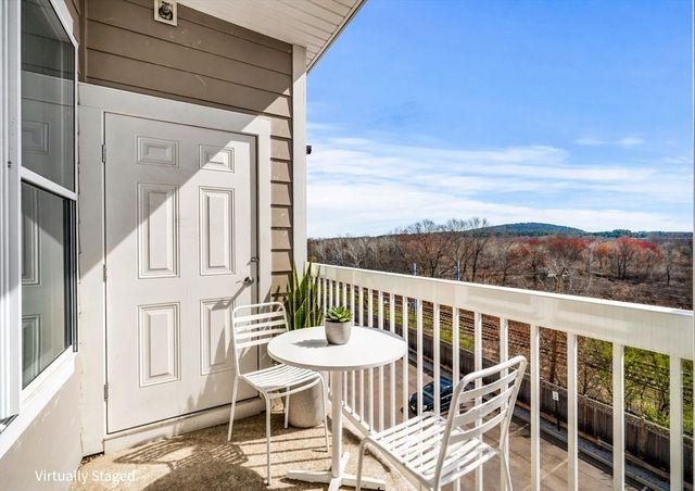 130 University Ave 1312, Westwood, MA 02090