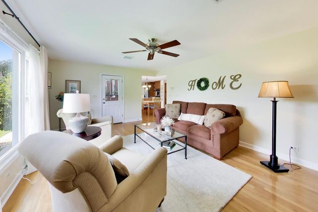 2424 E Miner Street, Arlington Heights, IL 60004
