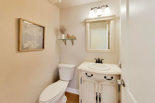 2424 E Miner Street, Arlington Heights, IL 60004