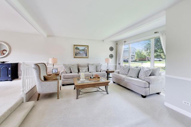 2424 E Miner Street, Arlington Heights, IL 60004