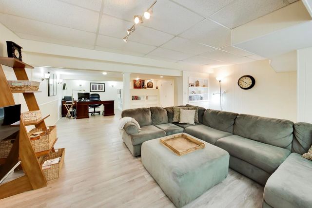 2424 E Miner Street, Arlington Heights, IL 60004