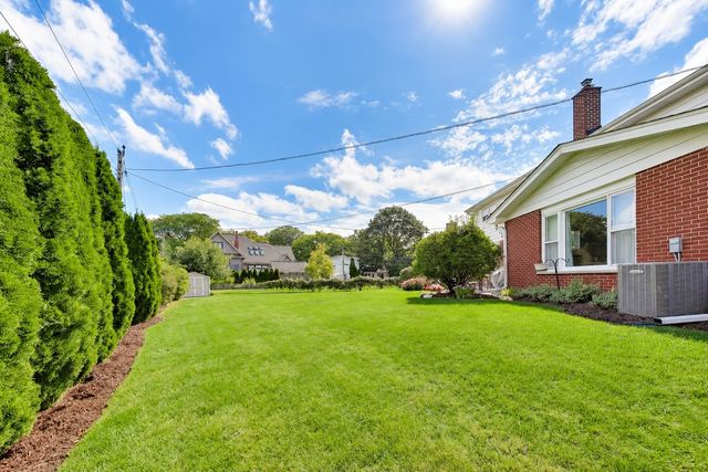 2424 E Miner Street, Arlington Heights, IL 60004