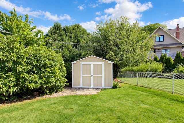 2424 E Miner Street, Arlington Heights, IL 60004