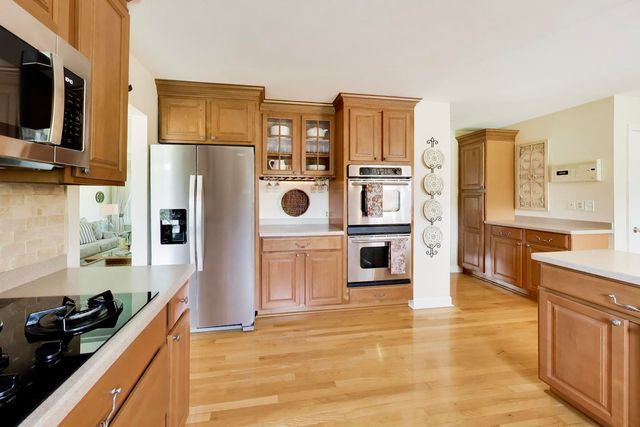 2424 E Miner Street, Arlington Heights, IL 60004