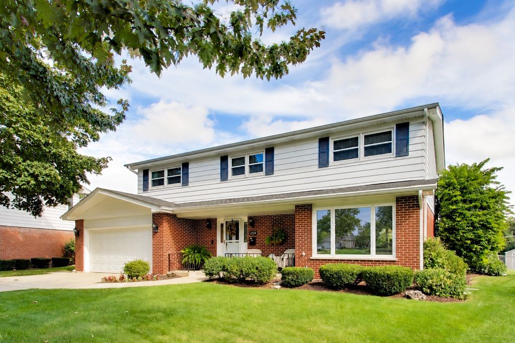 2424 E Miner Street, Arlington Heights, IL 60004