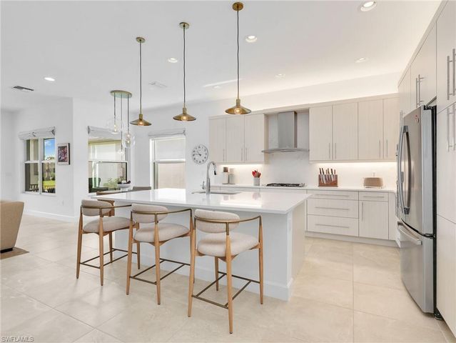 11268 Daphne CT, Naples, FL 34120