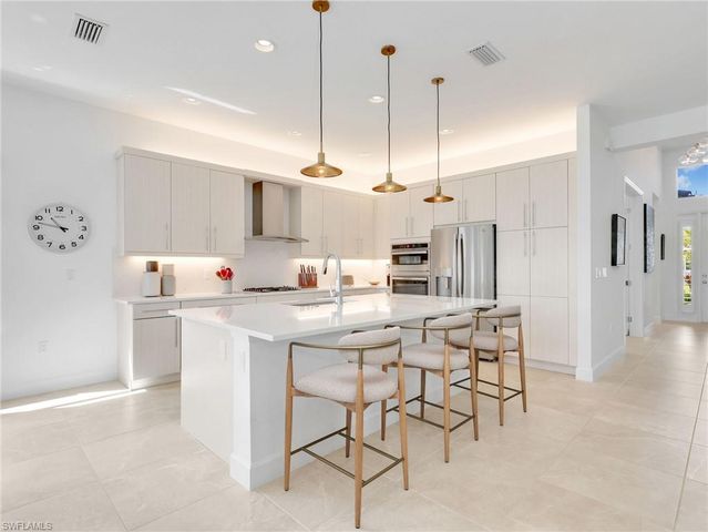 11268 Daphne CT, Naples, FL 34120