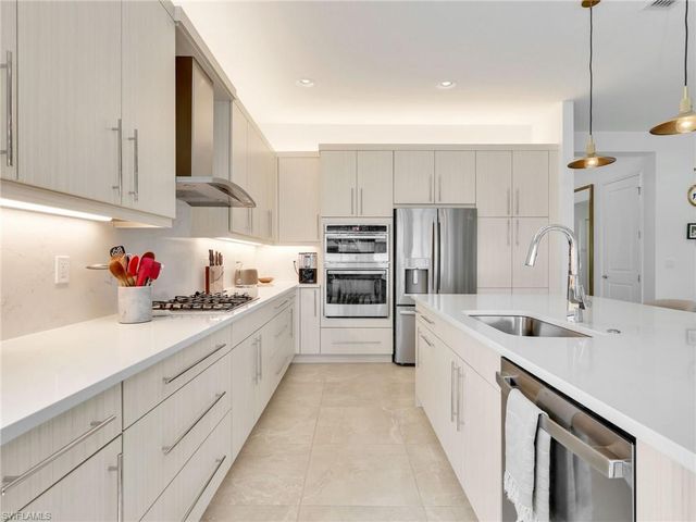 11268 Daphne CT, Naples, FL 34120