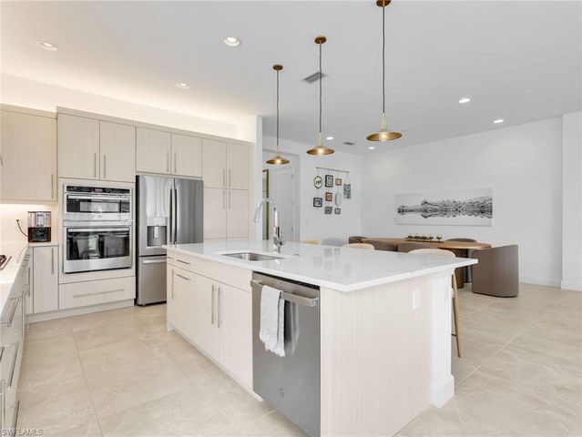 11268 Daphne CT, Naples, FL 34120