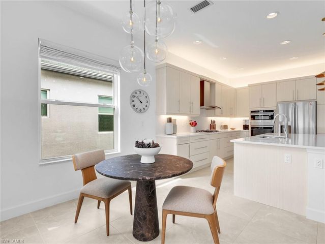 11268 Daphne CT, Naples, FL 34120