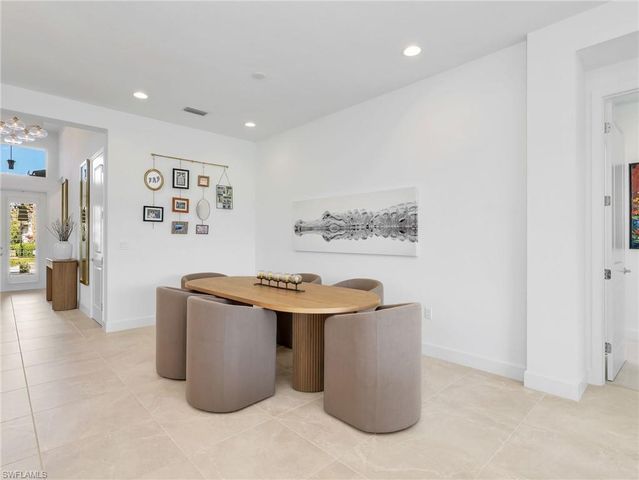 11268 Daphne CT, Naples, FL 34120