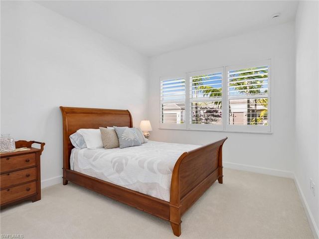 11268 Daphne CT, Naples, FL 34120