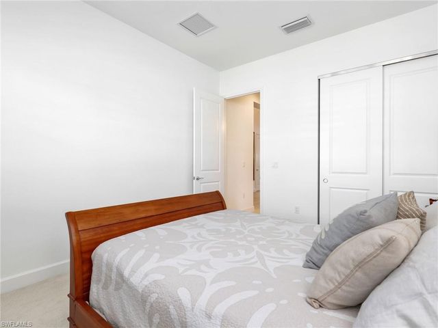 11268 Daphne CT, Naples, FL 34120