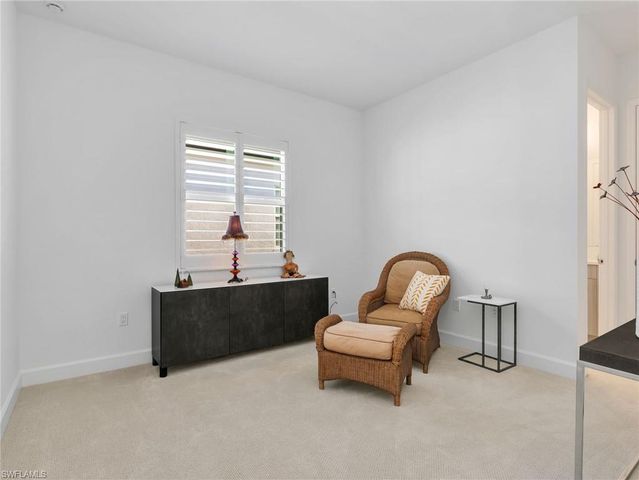 11268 Daphne CT, Naples, FL 34120