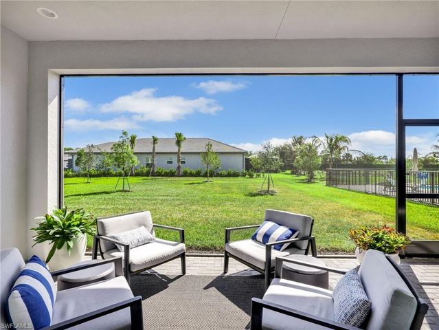 11268 Daphne CT, Naples, FL 34120