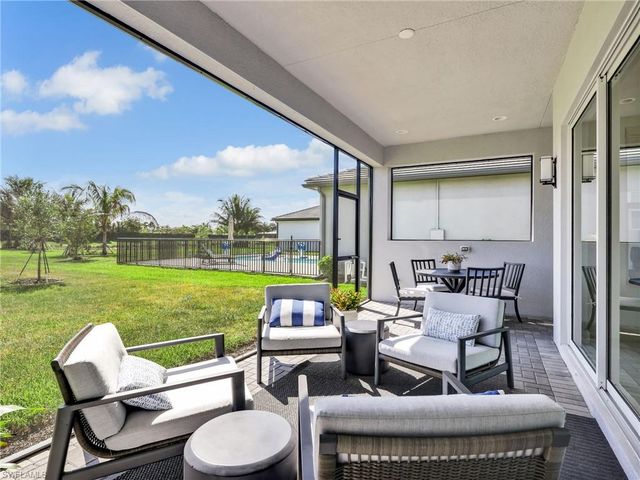 11268 Daphne CT, Naples, FL 34120