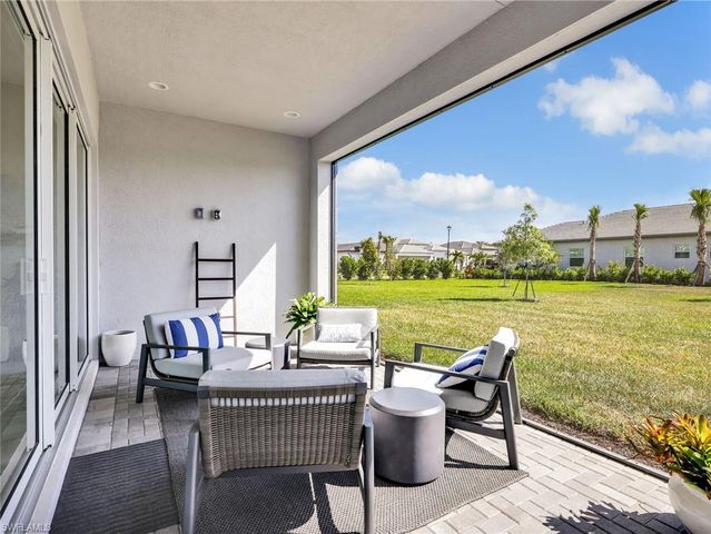 11268 Daphne CT, Naples, FL 34120