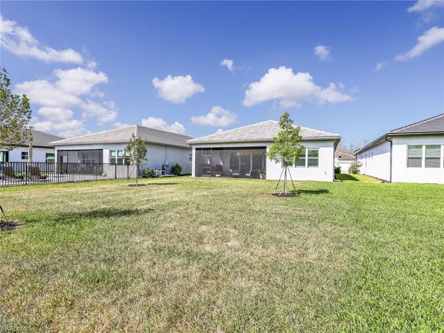 11268 Daphne CT, Naples, FL 34120