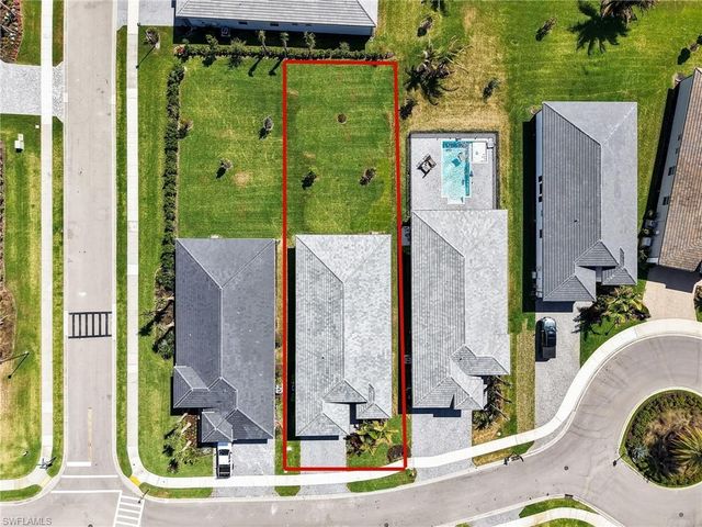 11268 Daphne CT, Naples, FL 34120