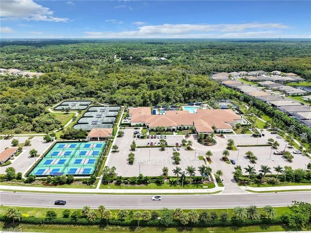 11268 Daphne CT, Naples, FL 34120