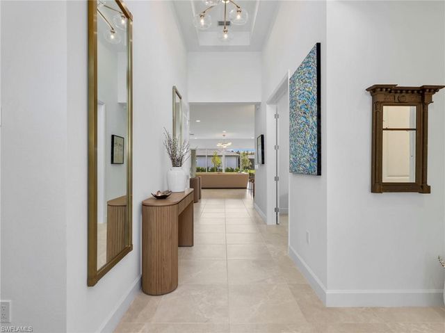 11268 Daphne CT, Naples, FL 34120