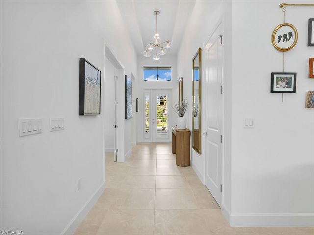 11268 Daphne CT, Naples, FL 34120