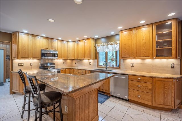 843 Farmers Mills Road, Carmel, NY 10512
