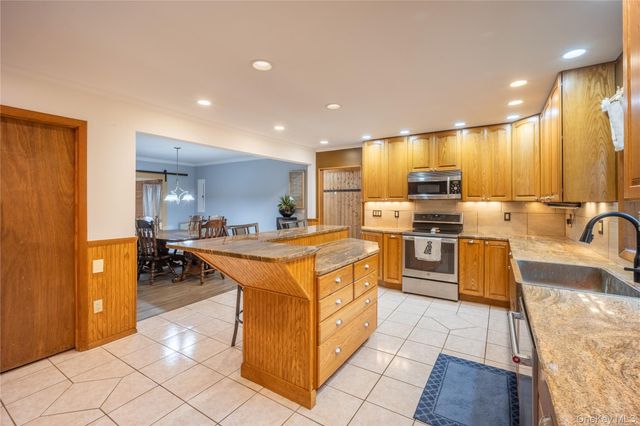 843 Farmers Mills Road, Carmel, NY 10512