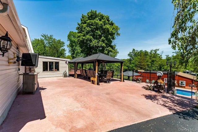 843 Farmers Mills Road, Carmel, NY 10512