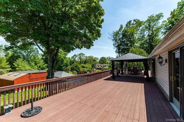 843 Farmers Mills Road, Carmel, NY 10512