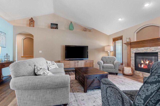 401 LANTERN LANE, De Pere, WI 54115