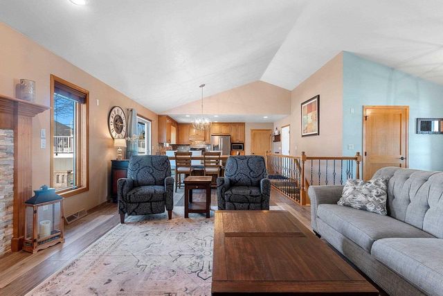 401 LANTERN LANE, De Pere, WI 54115