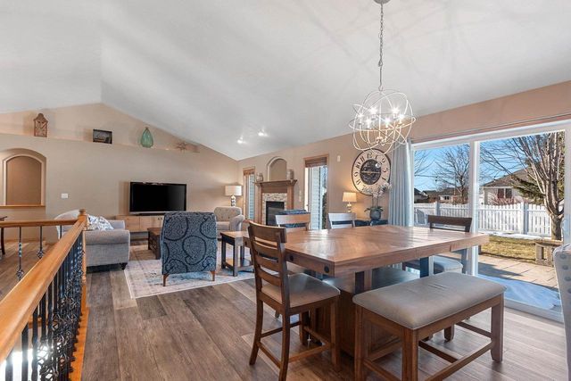 401 LANTERN LANE, De Pere, WI 54115