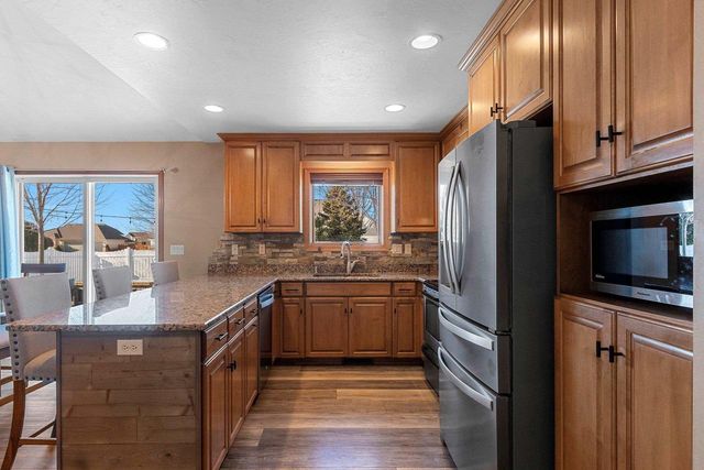 401 LANTERN LANE, De Pere, WI 54115