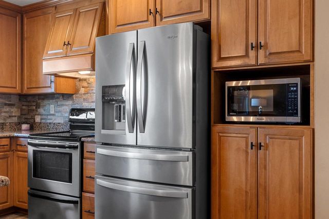 401 LANTERN LANE, De Pere, WI 54115