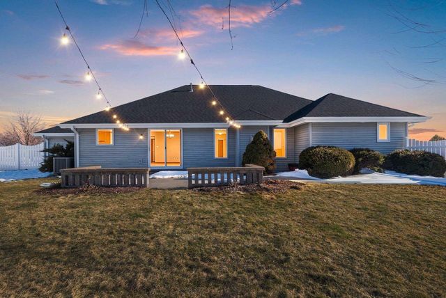 401 LANTERN LANE, De Pere, WI 54115