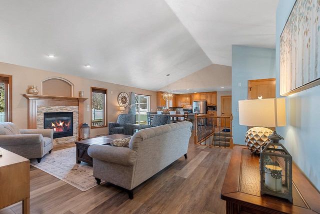 401 LANTERN LANE, De Pere, WI 54115