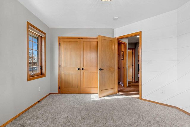 401 LANTERN LANE, De Pere, WI 54115