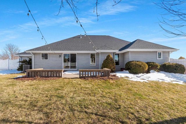 401 LANTERN LANE, De Pere, WI 54115