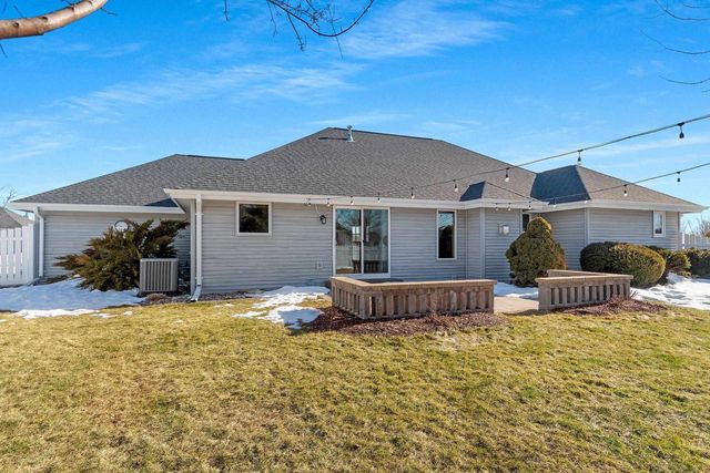 401 LANTERN LANE, De Pere, WI 54115