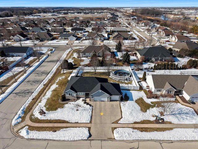 401 LANTERN LANE, De Pere, WI 54115