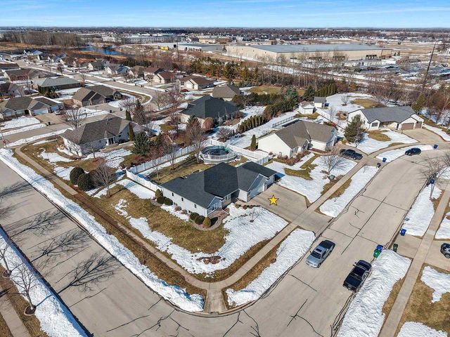 401 LANTERN LANE, De Pere, WI 54115