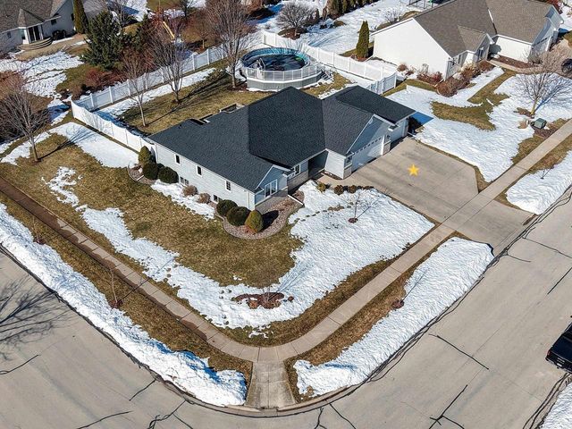 401 LANTERN LANE, De Pere, WI 54115