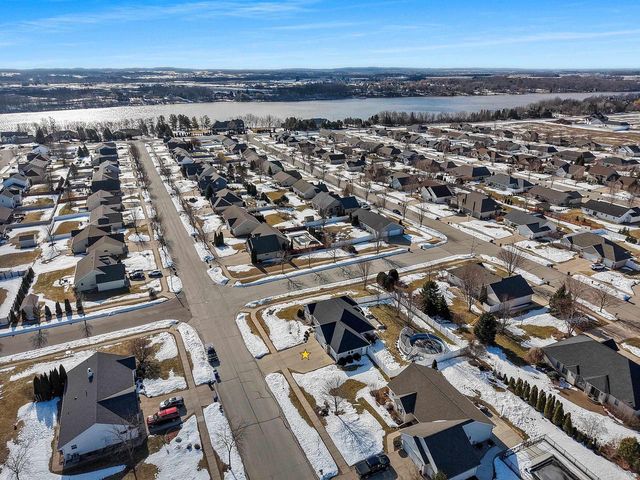 401 LANTERN LANE, De Pere, WI 54115